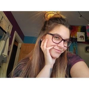 Meet your Posher, Abigail marie